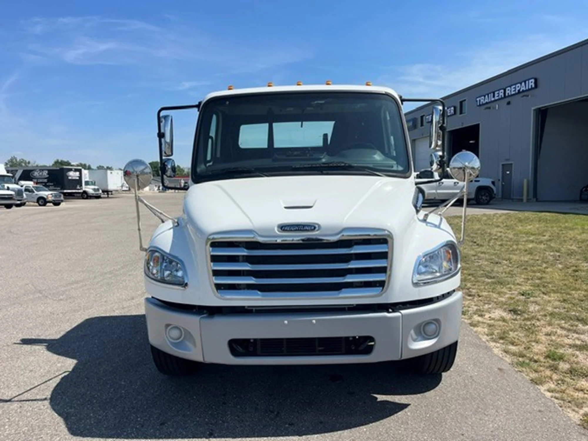 2026 Freightliner eM2 in MI — photo 2