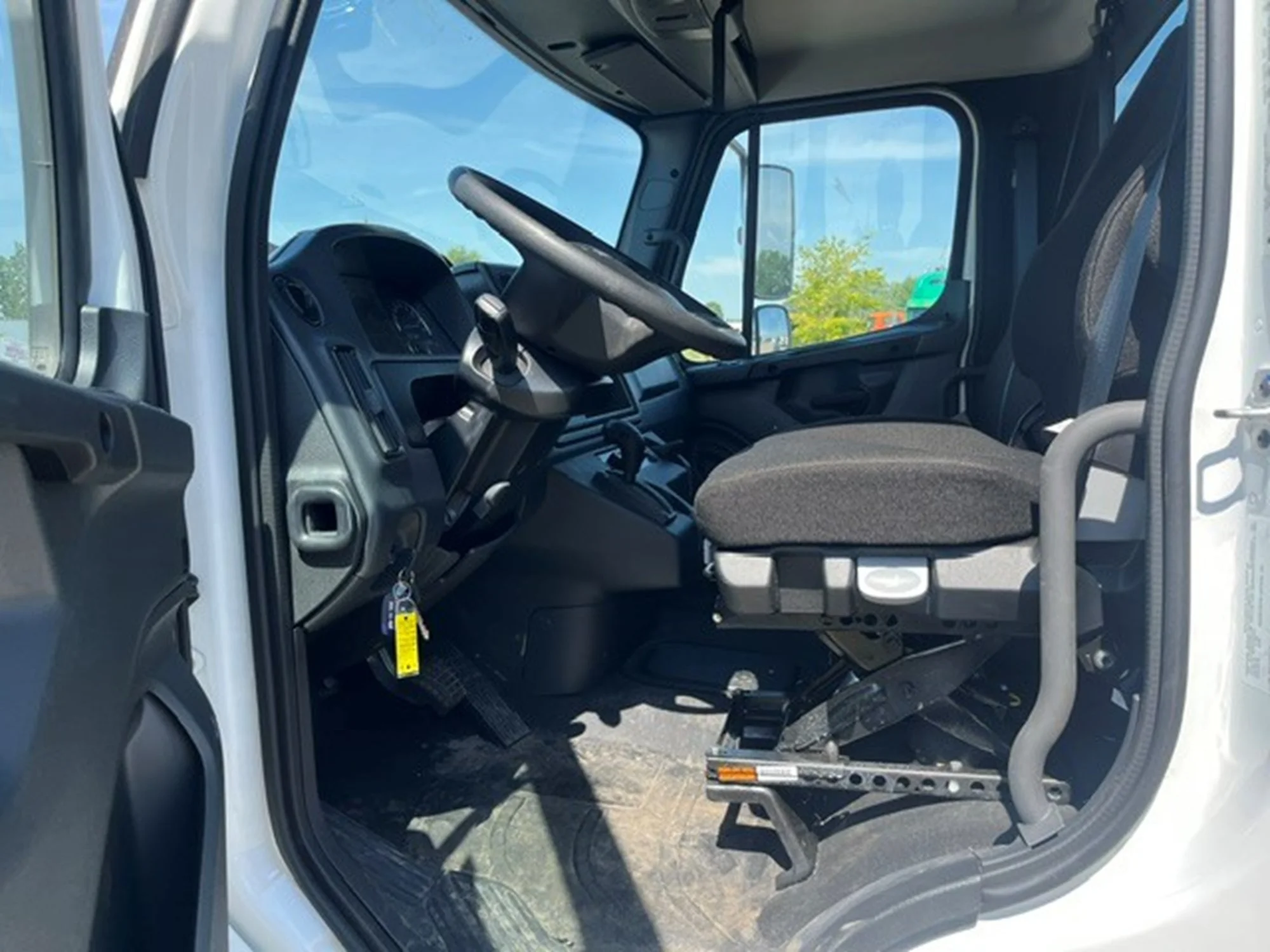 2026 Freightliner eM2 in MI — photo 11