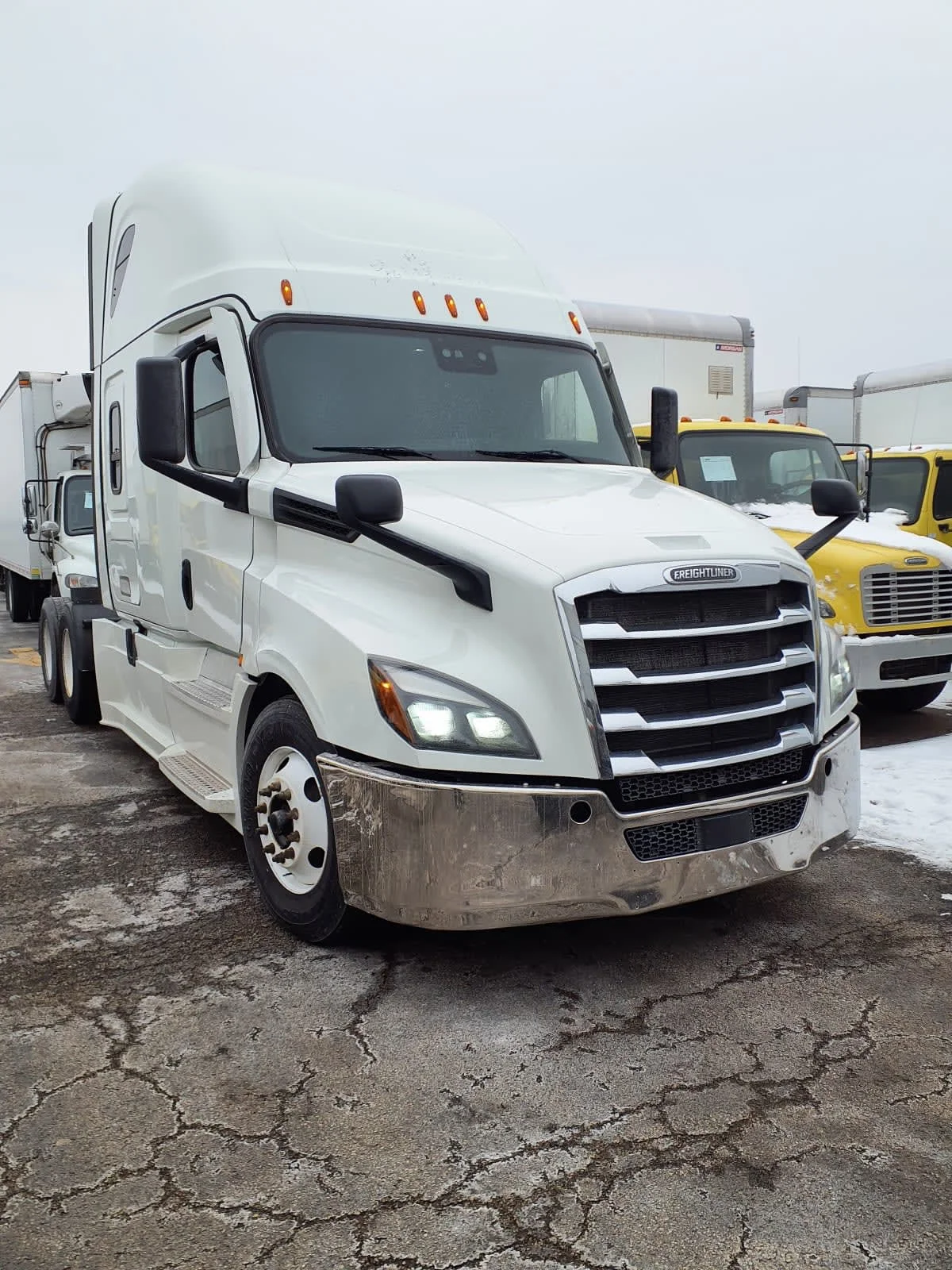 2022 Freightliner Cascadia - image 3