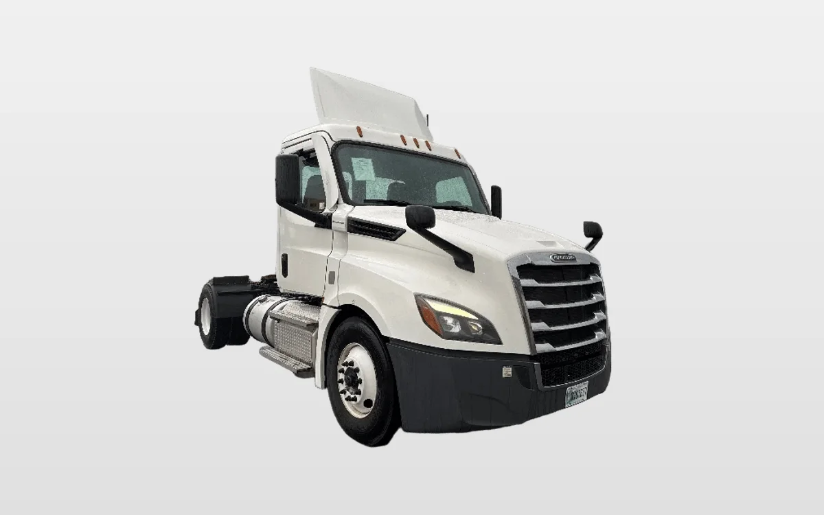 2022 Freightliner Cascadia - image 1