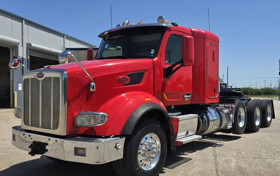 2015 Peterbilt 567 in Irving, TX