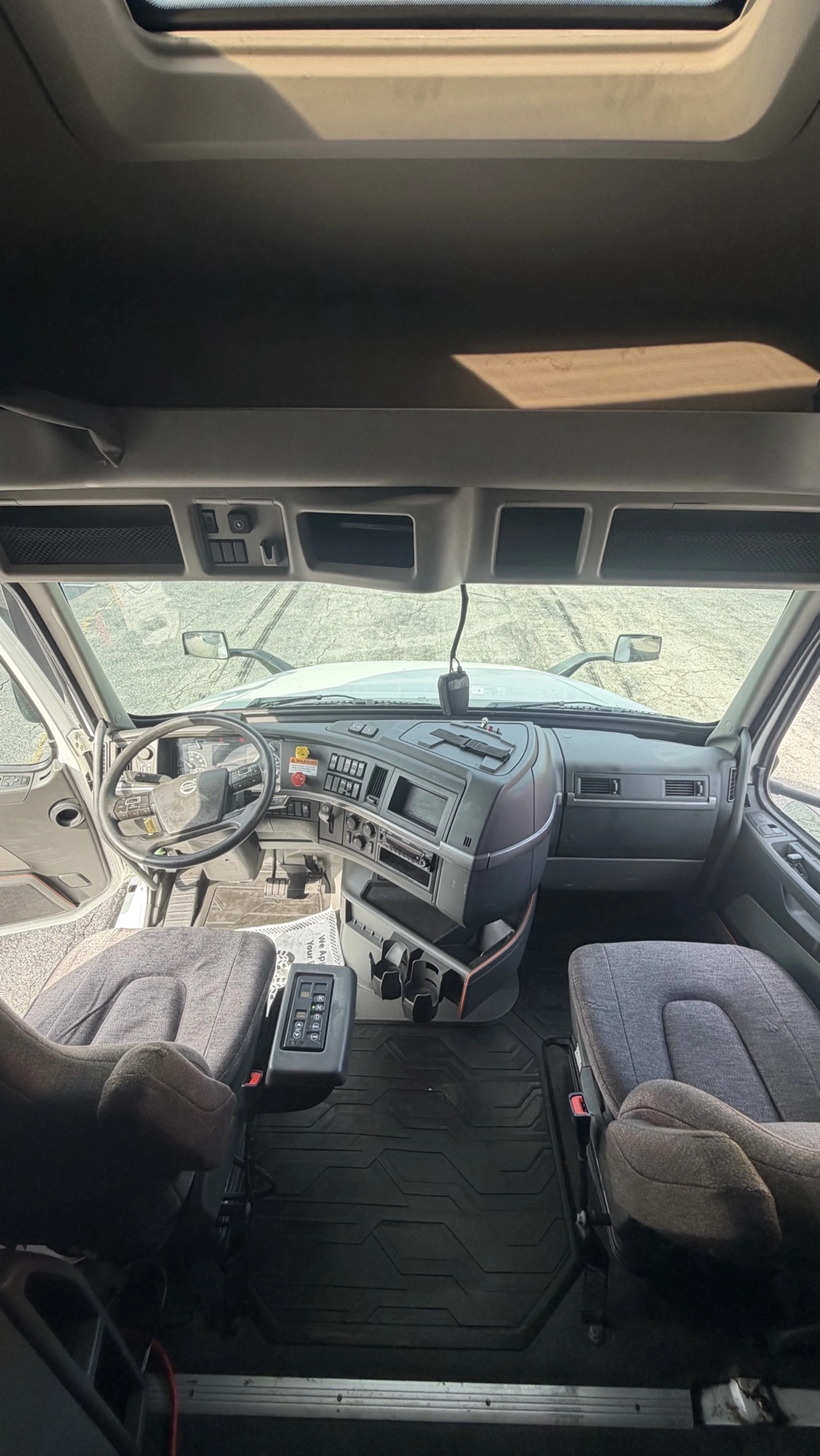 2020 Volvo VNL 760 in Guardian Atlanta — photo 15