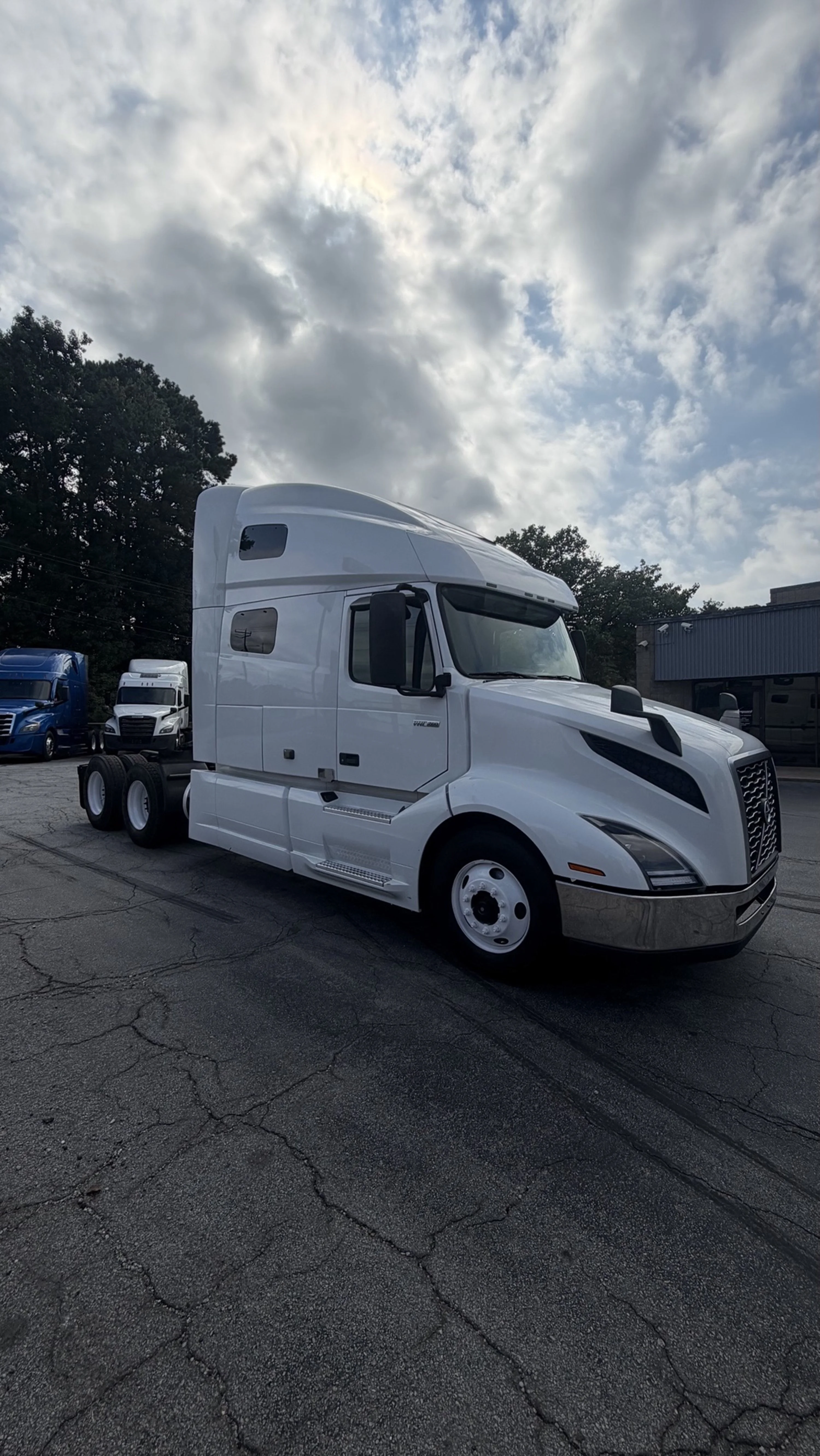 2020 Volvo VNL 760 in Guardian Atlanta — photo 7