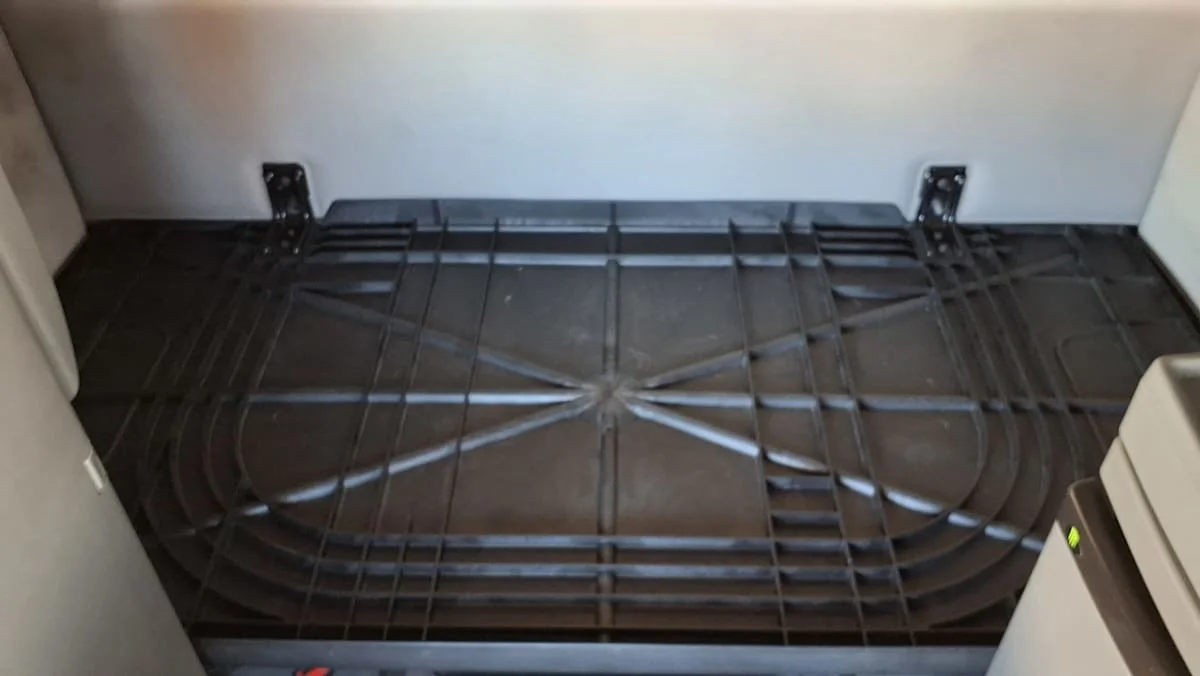 2020 Volvo VNR 640 - image 8