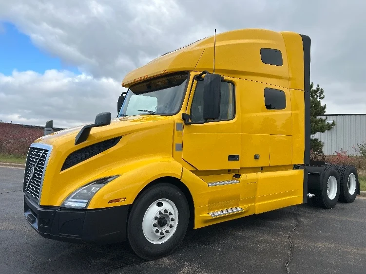 2022 Volvo VNL 760 - image 3