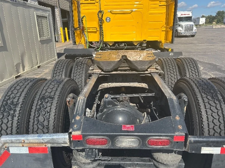 2022 Volvo VNL 760 - image 6