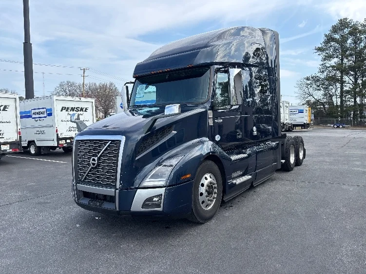 2020 Volvo VNL 760 - image 3