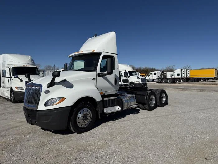 2021 International LT - image 2