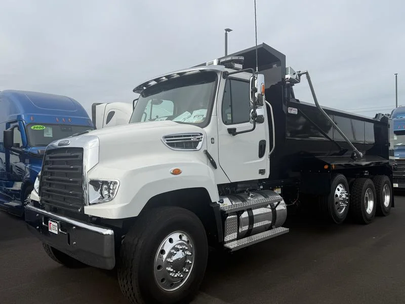 2025 Freightliner 114SD in Golden Gate