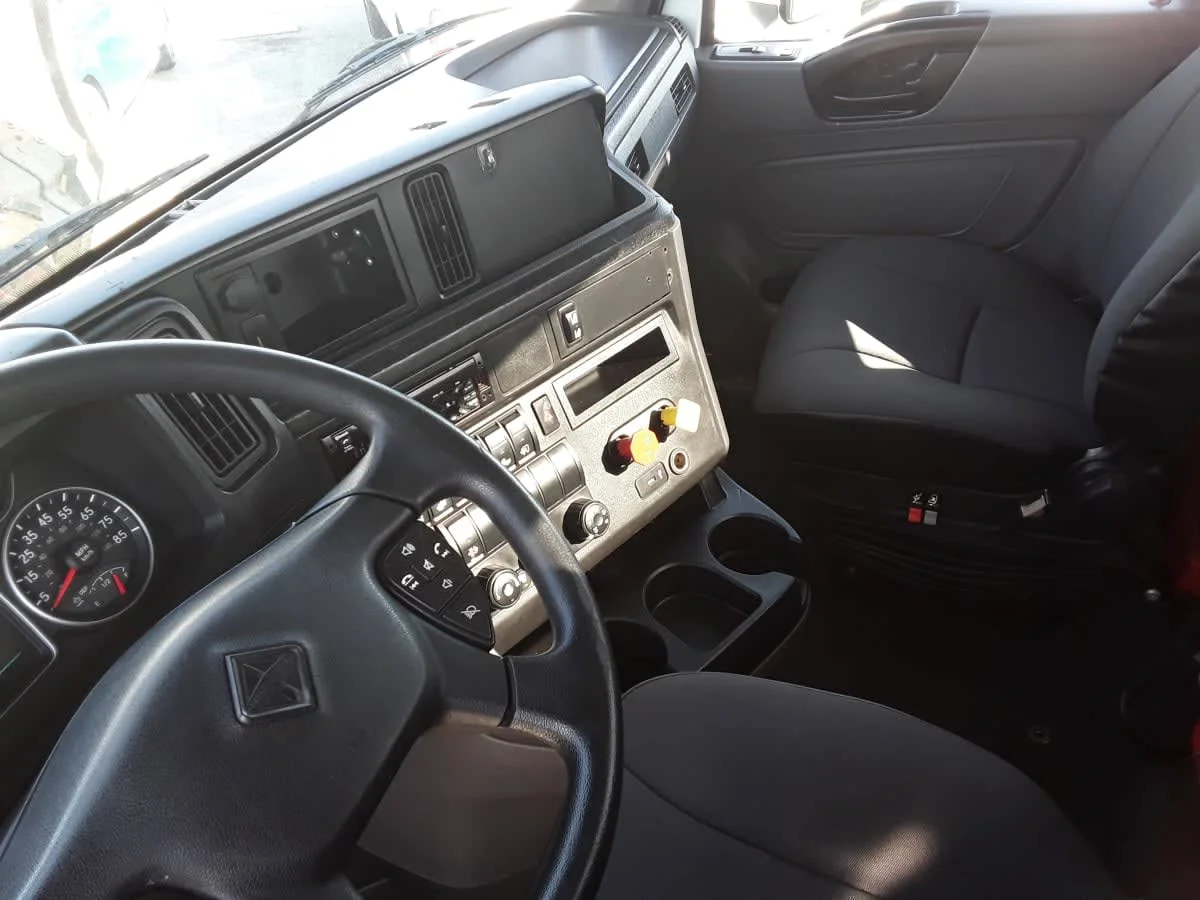 2020 International LT - image 7