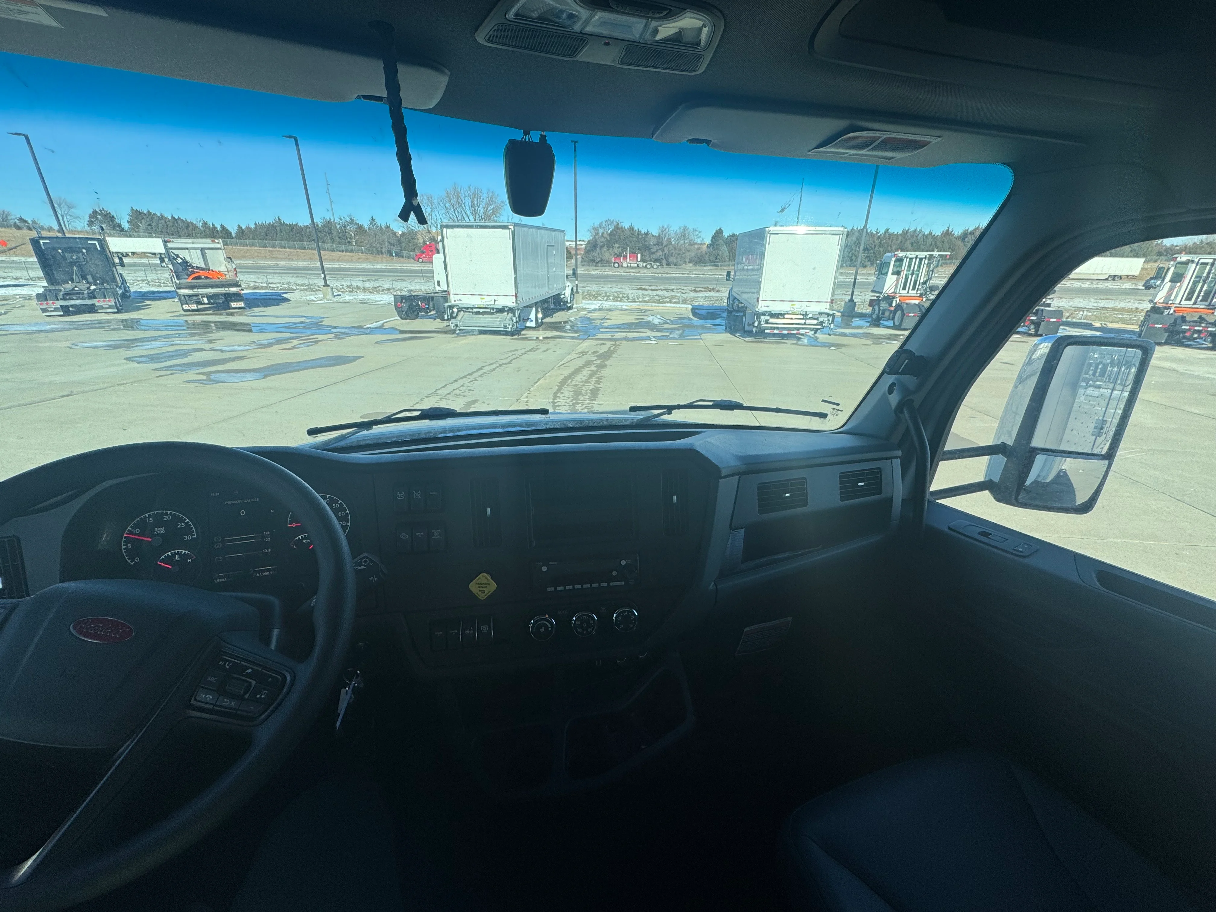 2025 Peterbilt 536 in Des Moines, IA — photo 5
