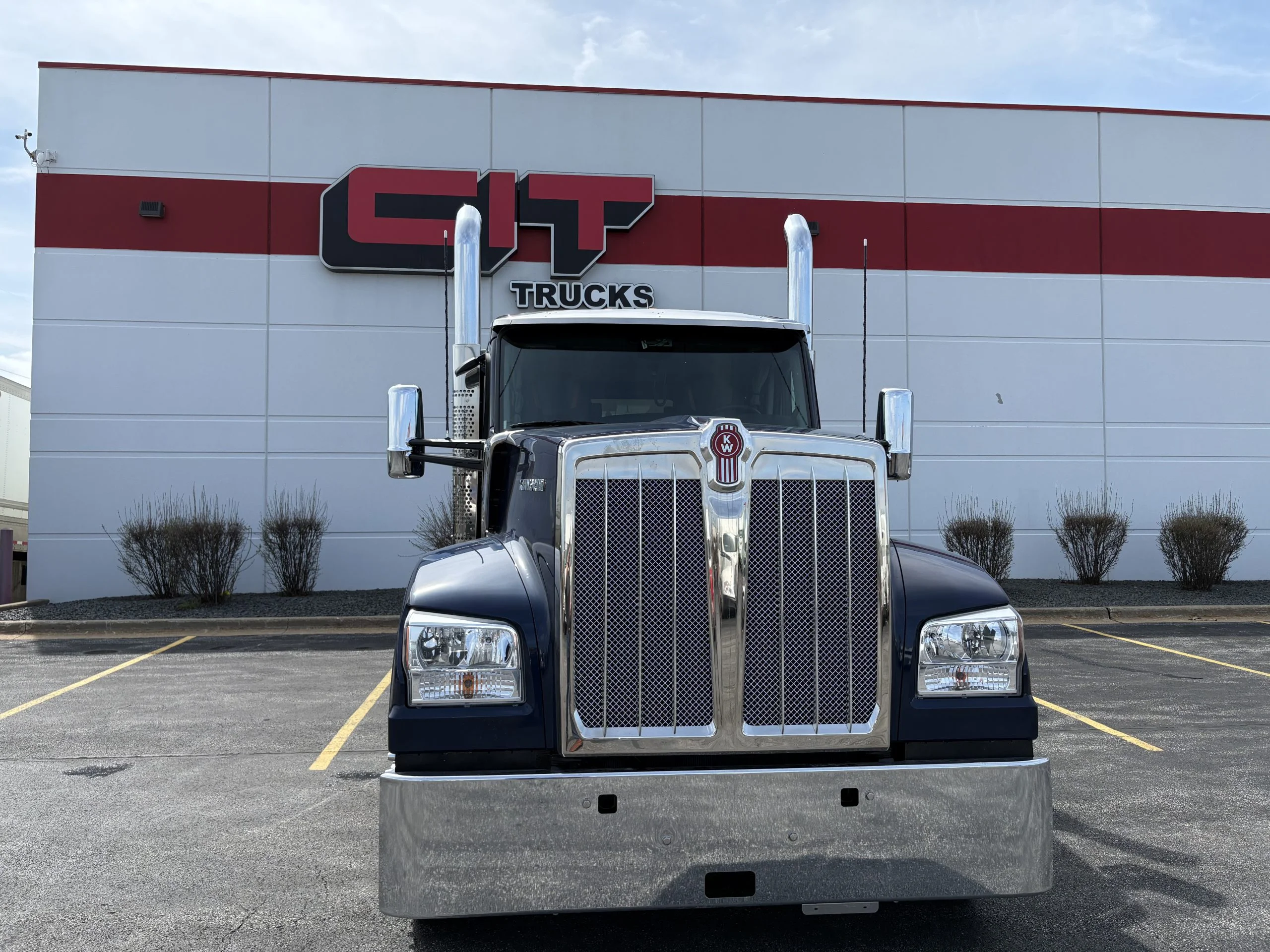 2027 Kenworth W990 - image 2