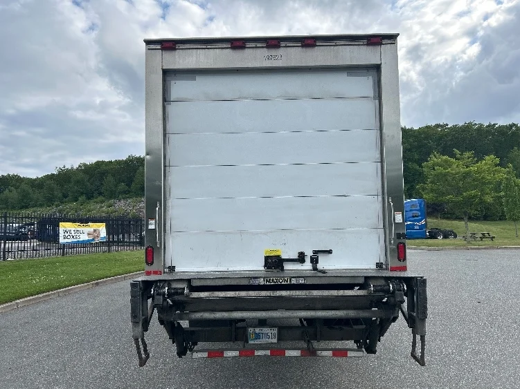 2018 International 4300 - image 7