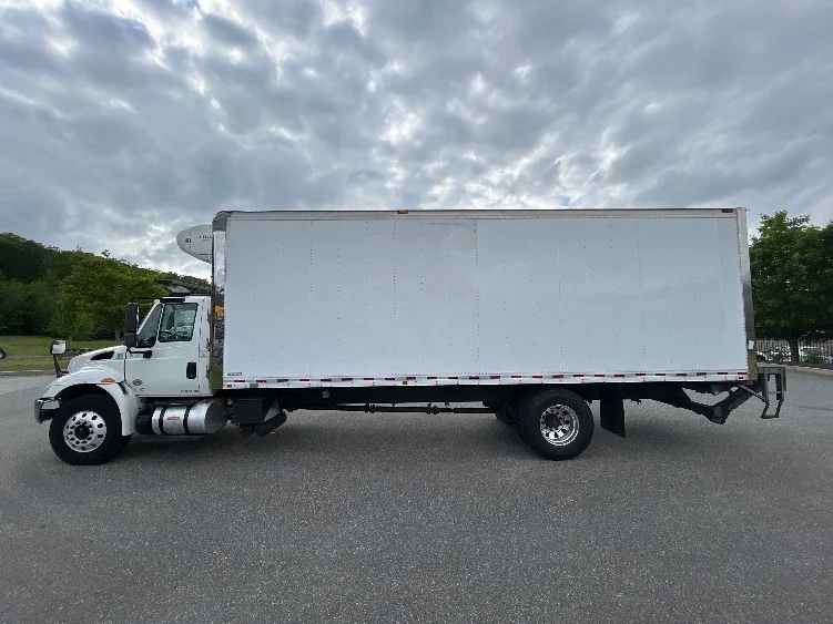 2018 International 4300 - image 4