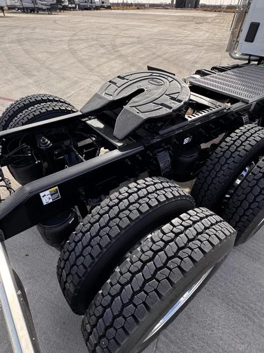 2027 Peterbilt 567 - image 9