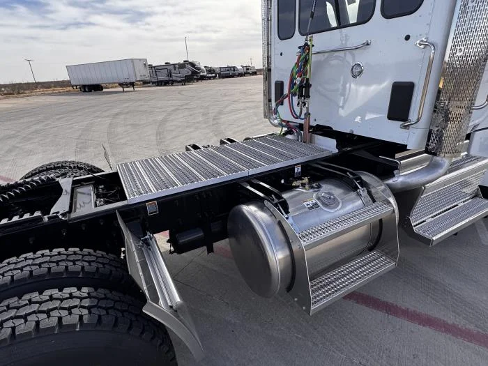 2027 Peterbilt 567 - image 8