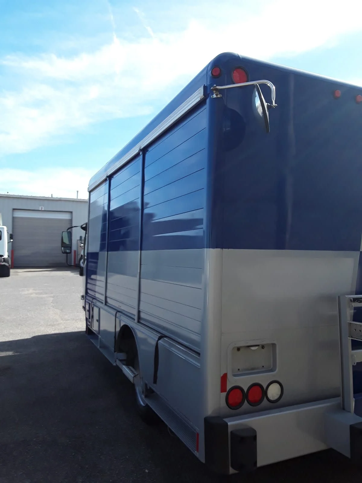 2019 Isuzu NRR in Memphis, TN — photo 6