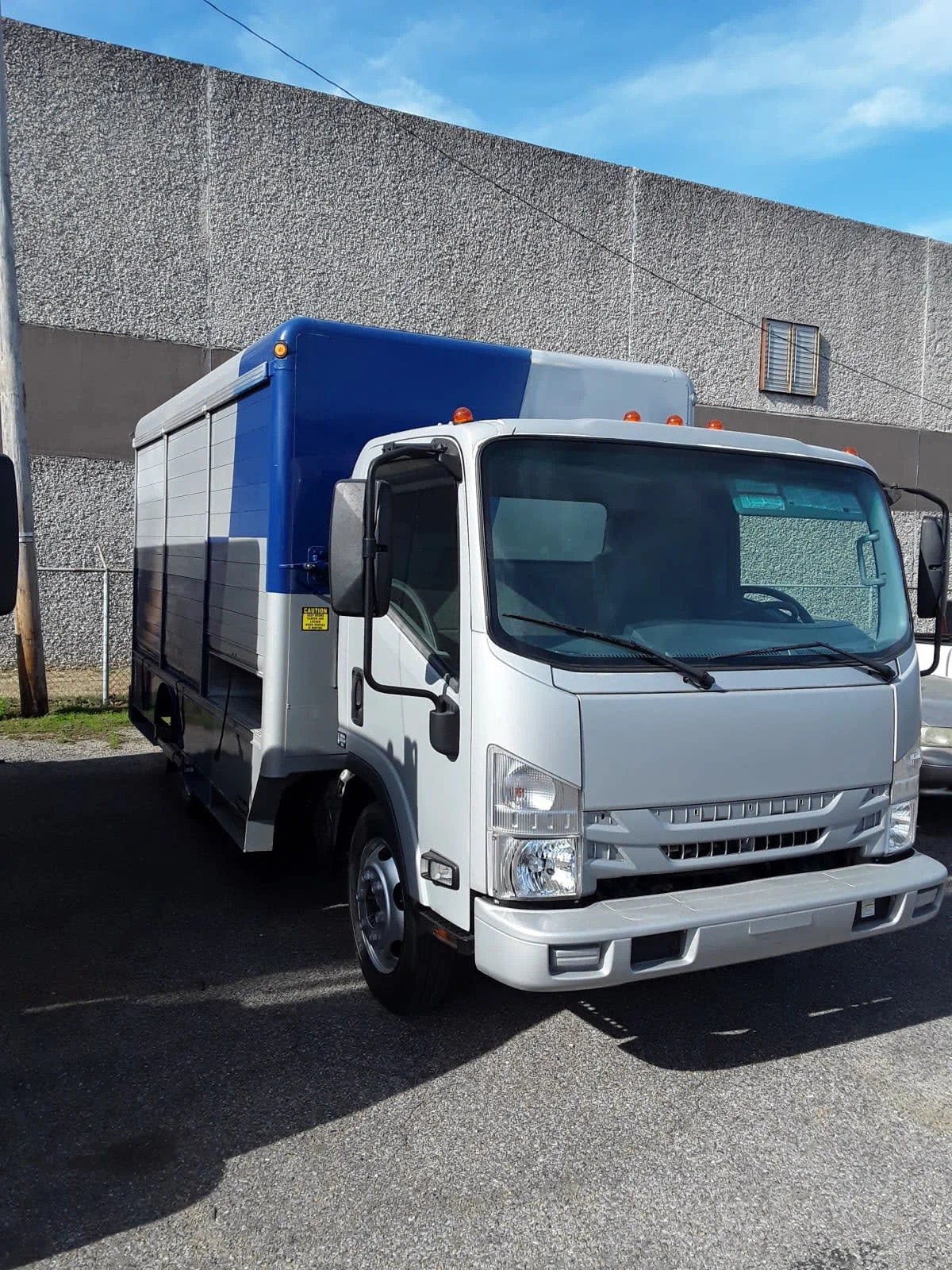 2019 Isuzu NRR in Memphis, TN — photo 3