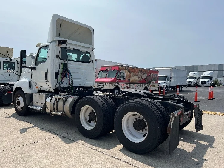 2018 International LT - image 5