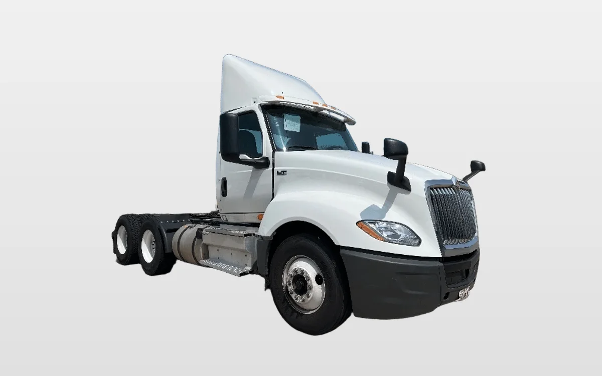 2018 International LT - image 1