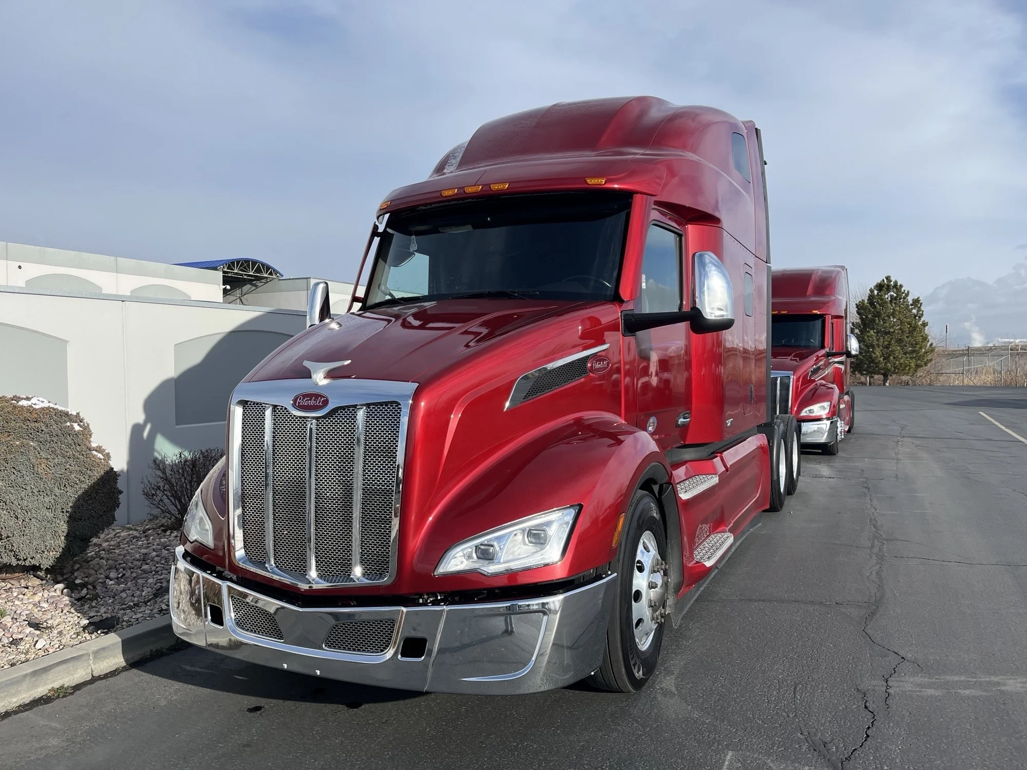 2023 Peterbilt 579 - image 2