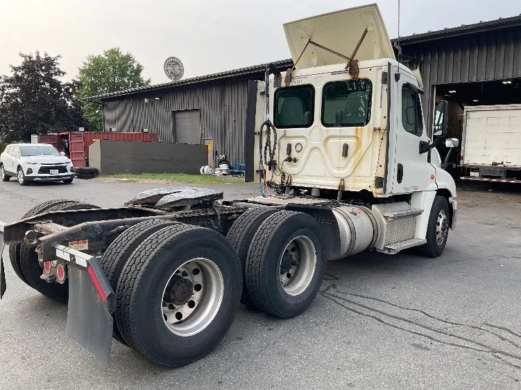 2019 Freightliner Cascadia in Albany, NY — photo 7