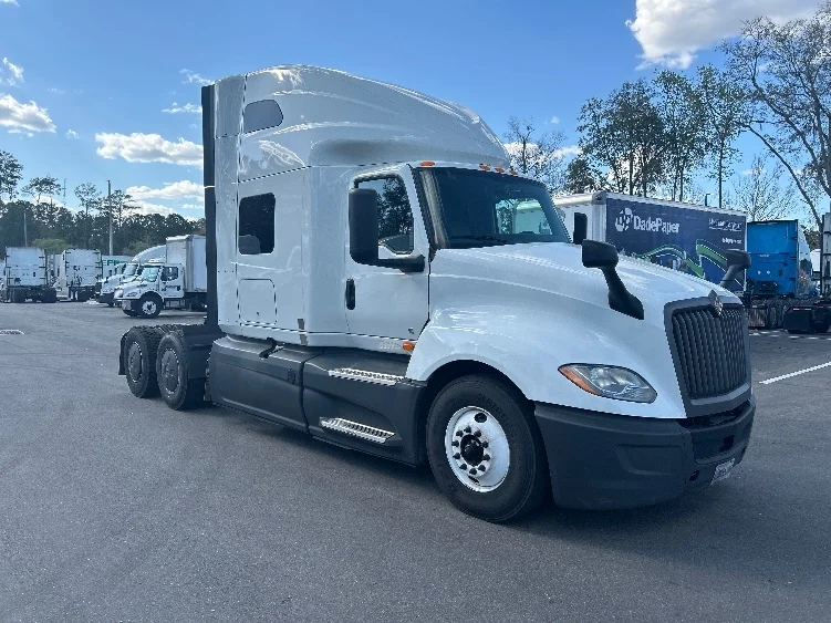 2023 International LT in Jacksonville, FL