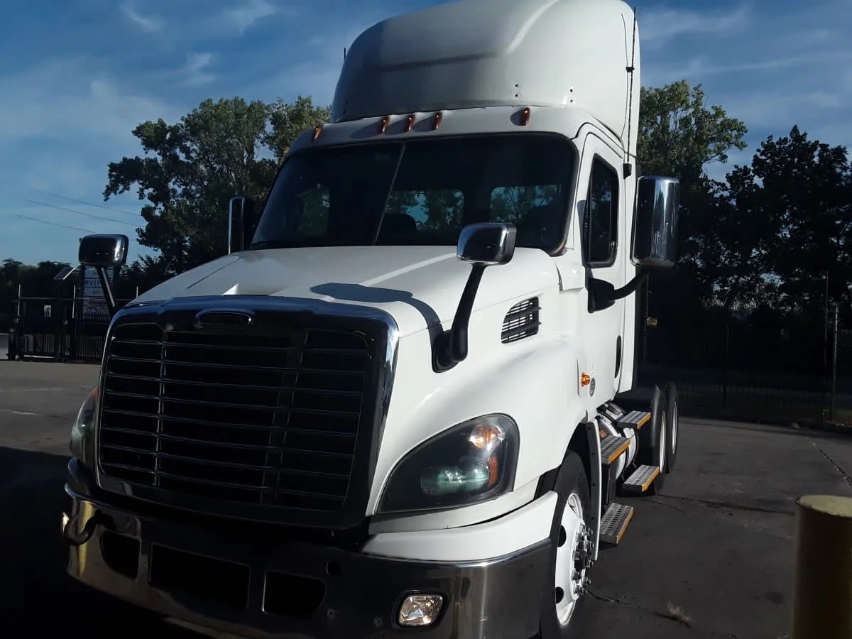 2017 Freightliner Cascadia in Kansas City, MO