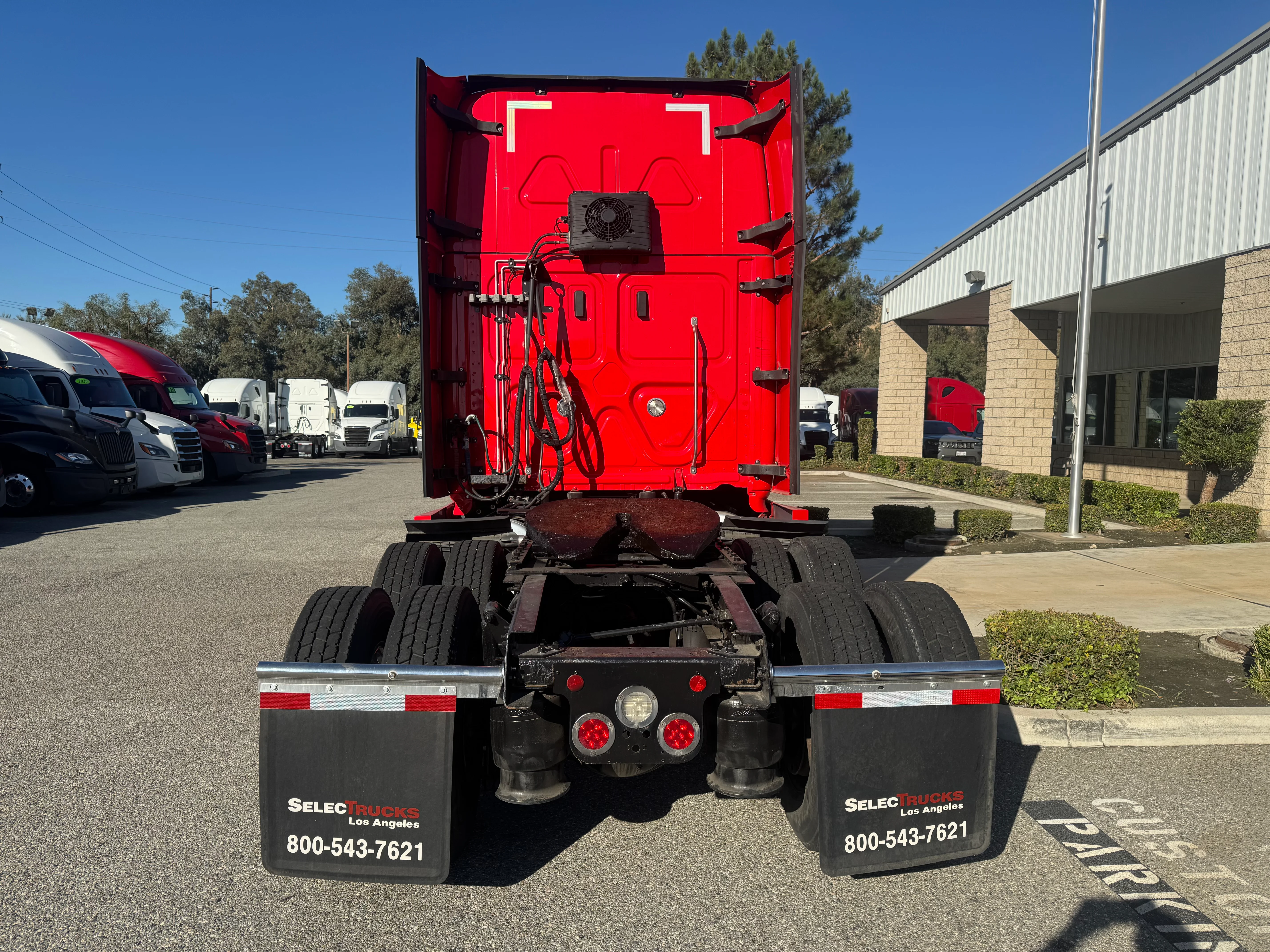 2021 Freightliner Cascadia in Fontana, CA — photo 5