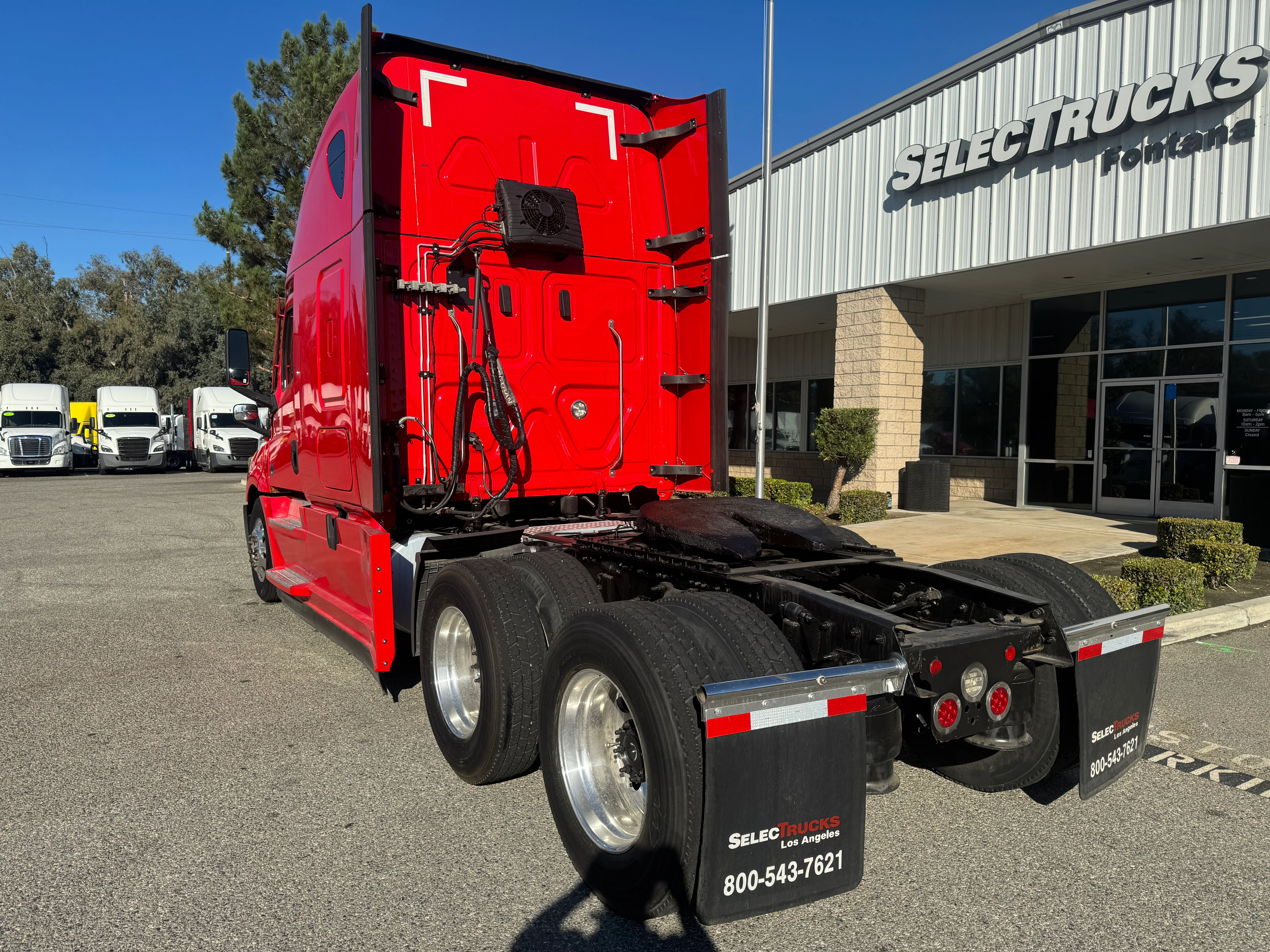 2021 Freightliner Cascadia in Fontana, CA — photo 4