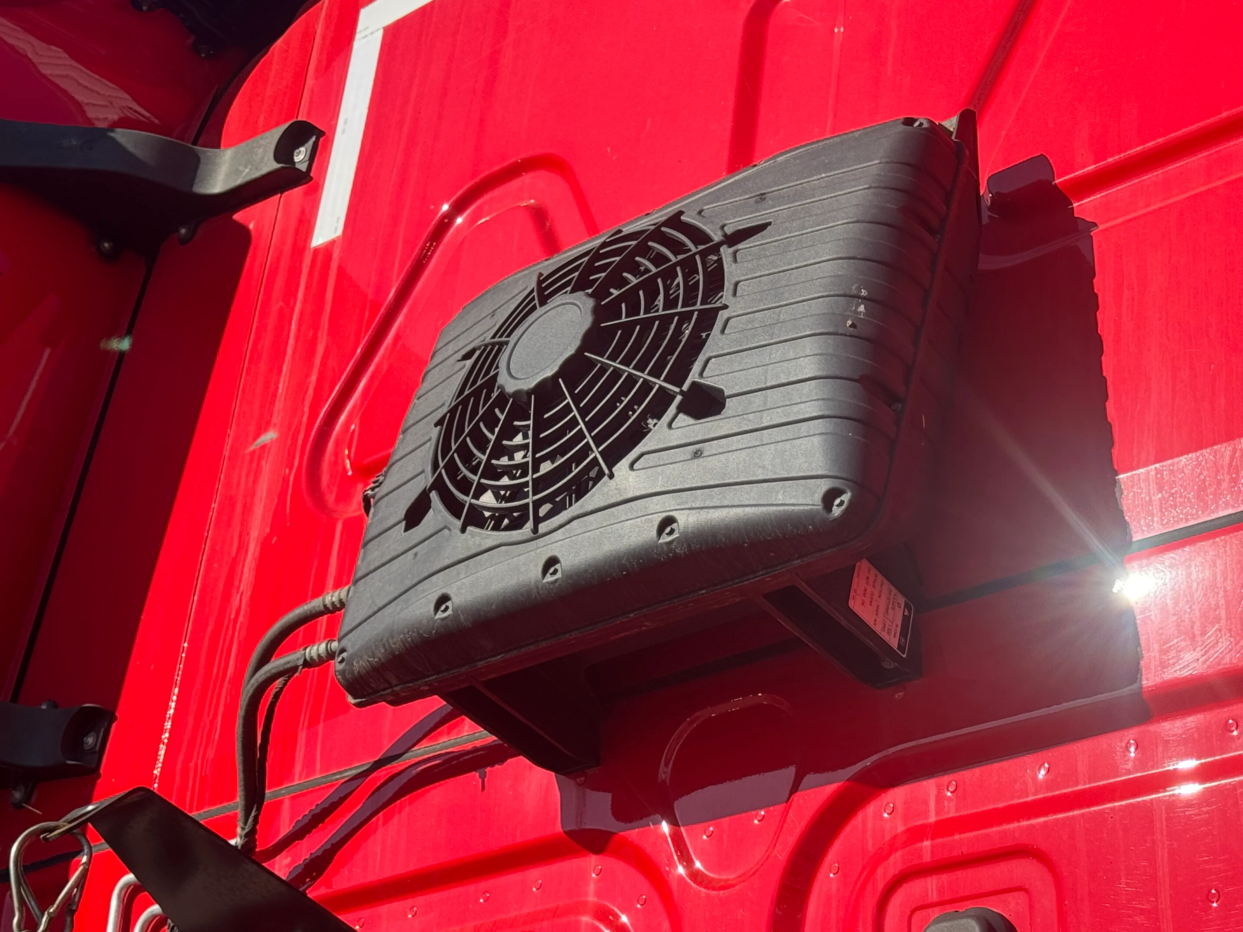 2021 Freightliner Cascadia in Fontana, CA — photo 7