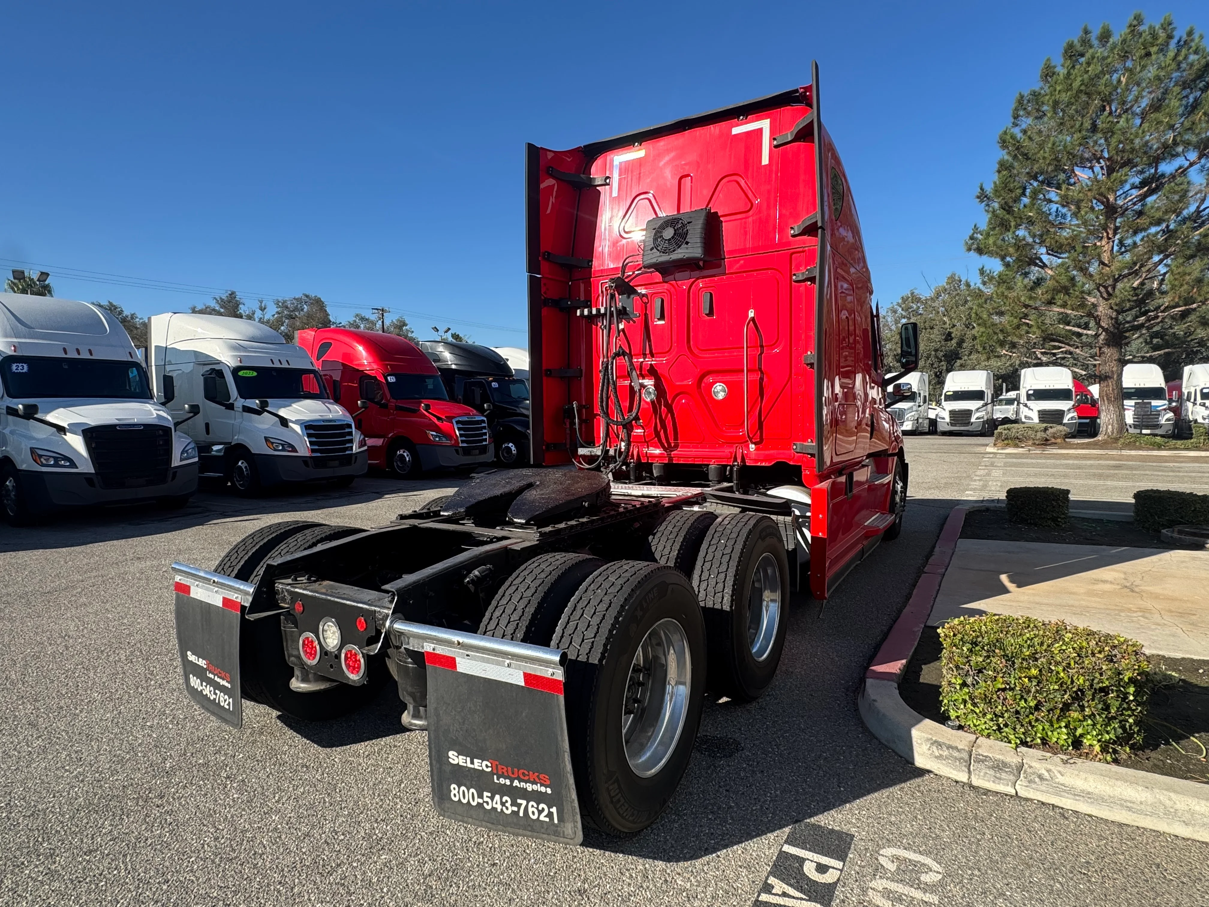 2021 Freightliner Cascadia in Fontana, CA — photo 6