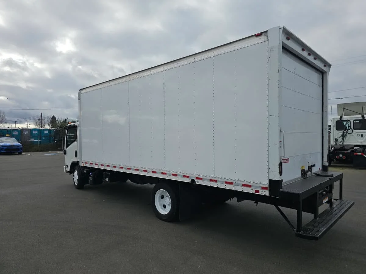 2016 Isuzu NRR - image 6