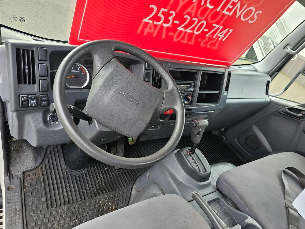 2016 Isuzu NRR - image 7