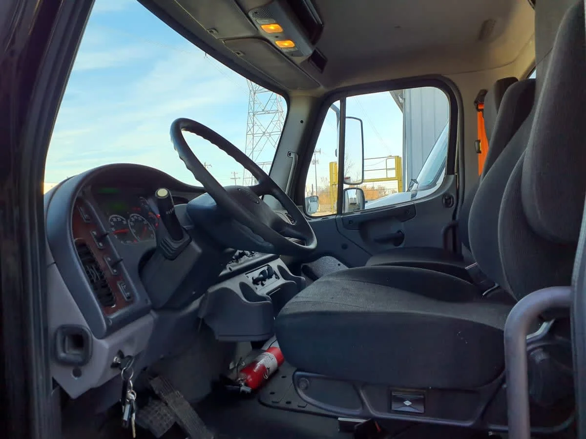 2019 Freightliner M2 106 in Indianapolis, IN — photo 7