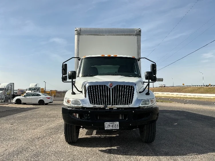 2020 International MV - image 2