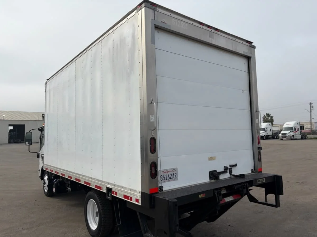 2017 Isuzu NPR - image 6