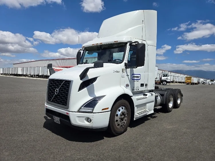 2021 Volvo VNR 640