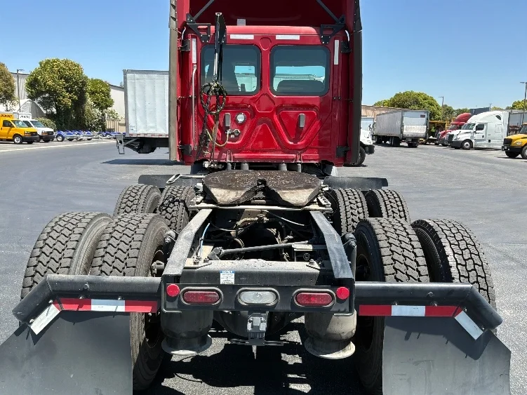 2021 Freightliner Cascadia in West Sacramento, CA — photo 6