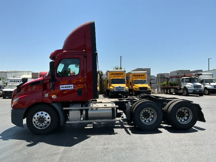 2021 Freightliner Cascadia in West Sacramento, CA — photo 4