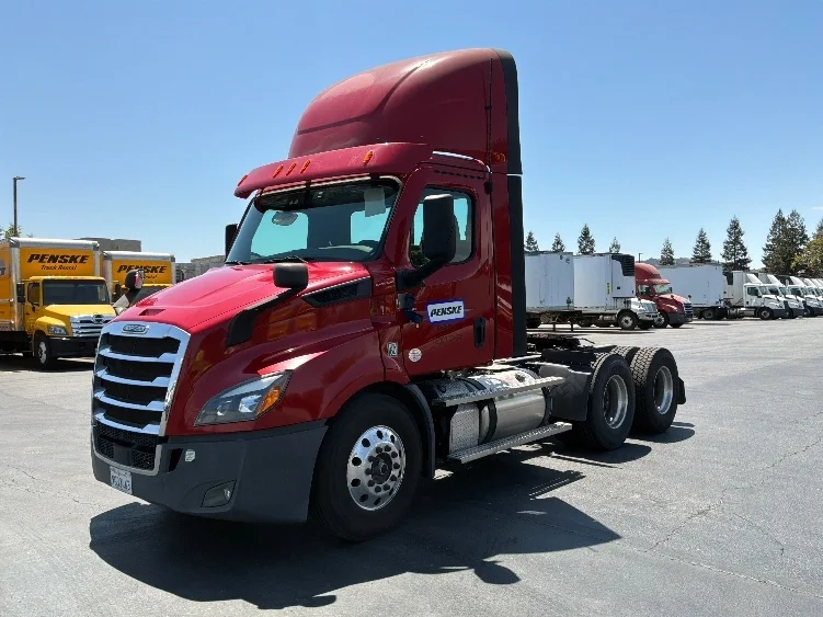 2021 Freightliner Cascadia in West Sacramento, CA — photo 3