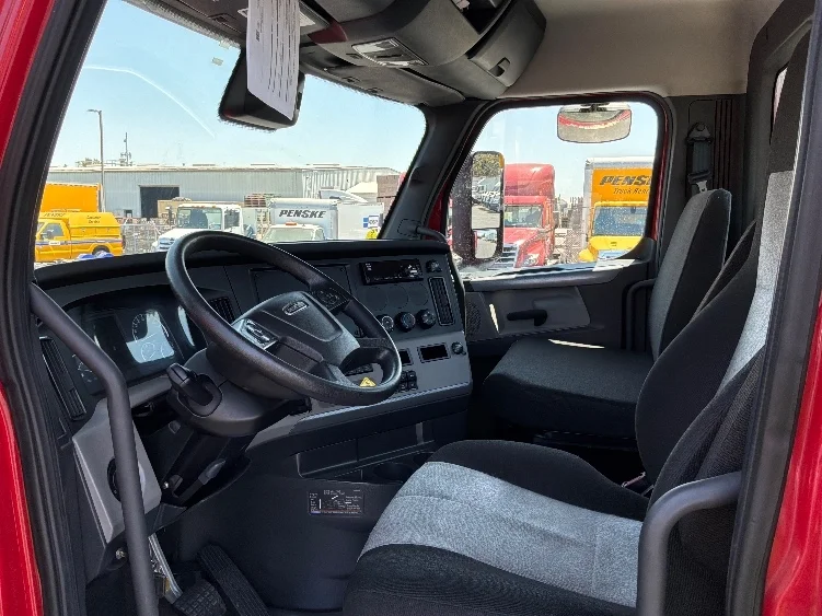 2021 Freightliner Cascadia in West Sacramento, CA — photo 10