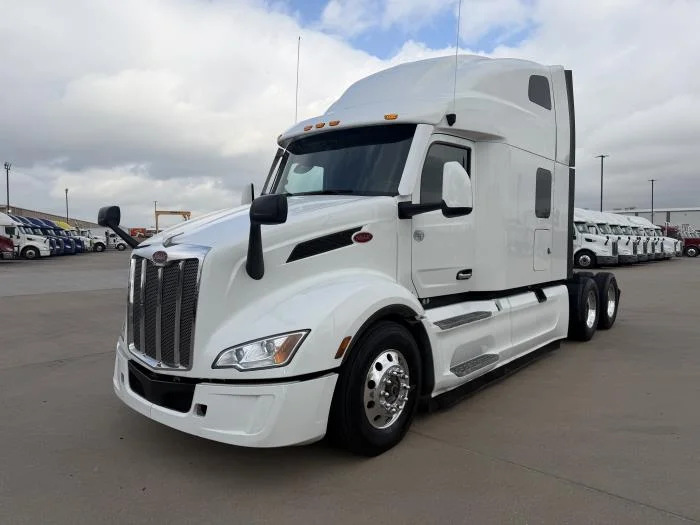 2024 Peterbilt 579 - image 2