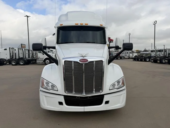 2024 Peterbilt 579 - image 9