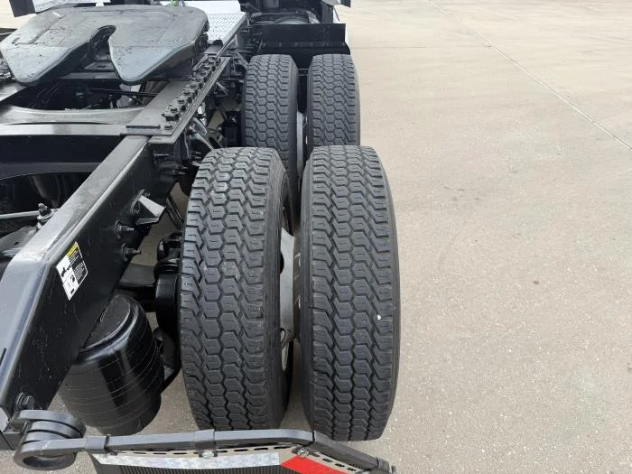 2024 Peterbilt 579 - image 12