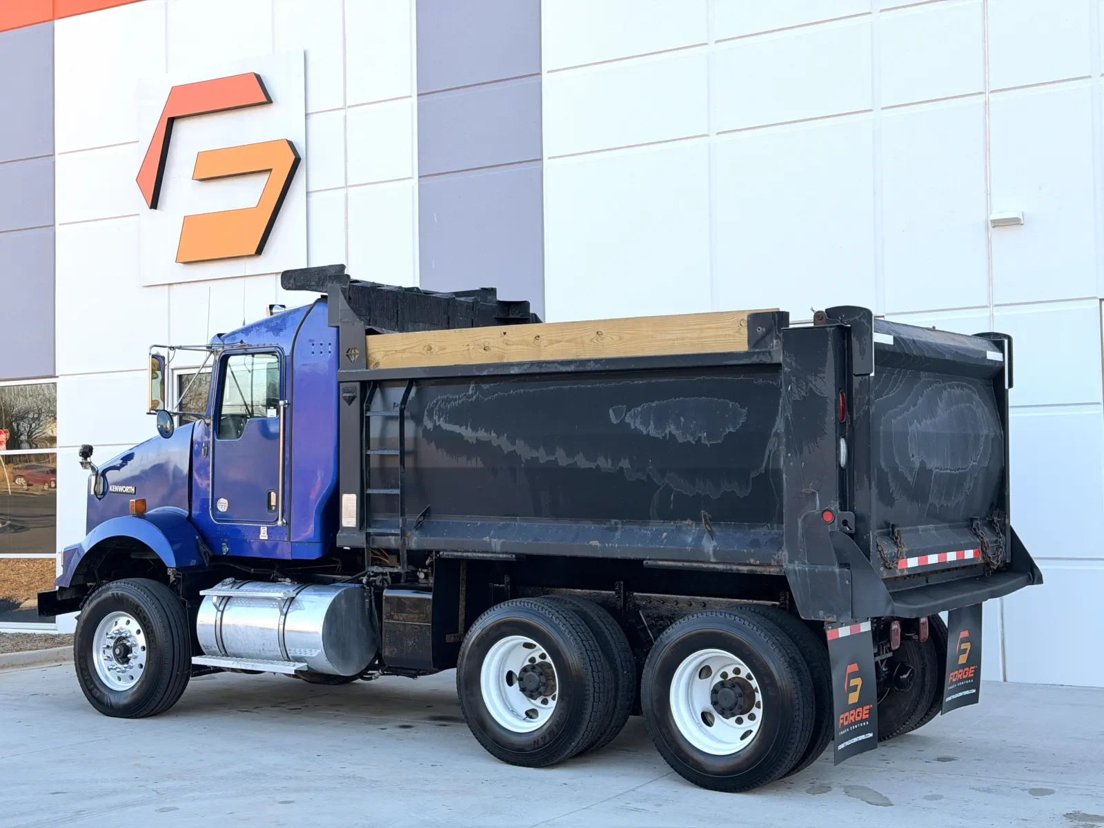 2011 Kenworth T800 - image 7