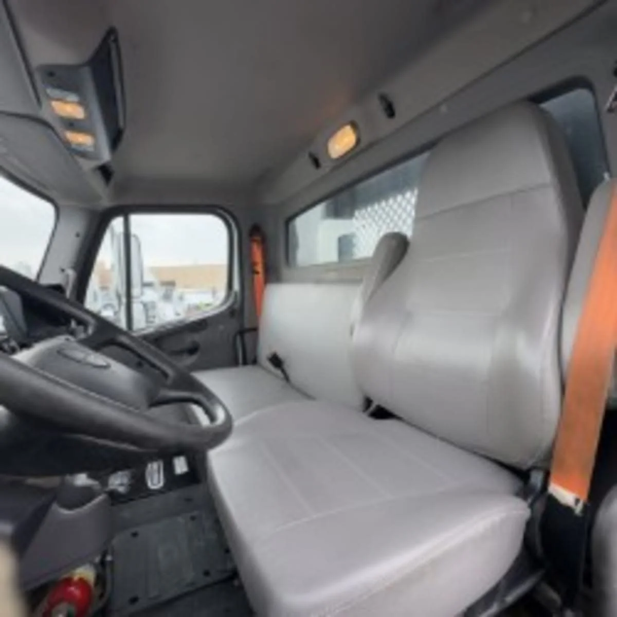 2019 Freightliner M2 106 - image 7