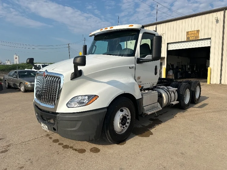 2019 International LT in Waxahachie, TX — photo 3