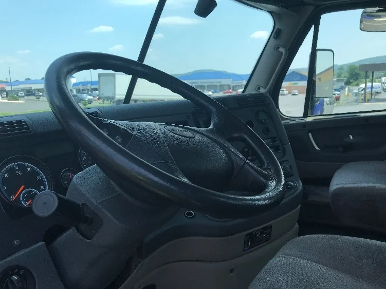 2020 Freightliner Cascadia - image 10