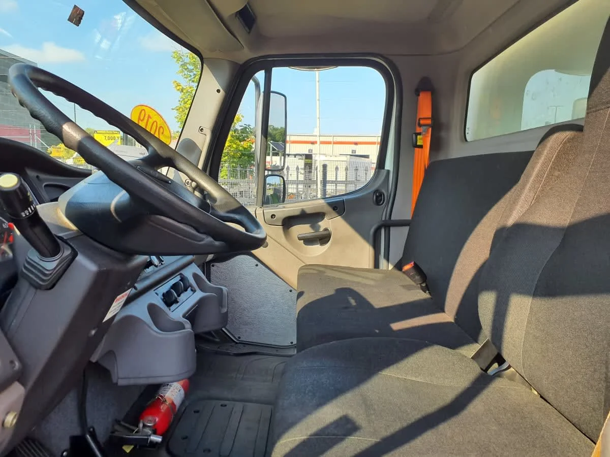 2019 Freightliner M2 106 in Atlanta, GA — photo 7